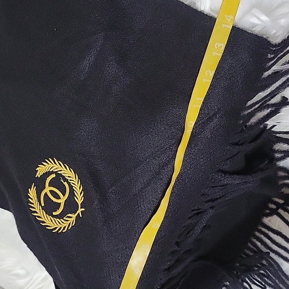 CHANEL 100%CASHMERE SCARF - Picture 4 of 4